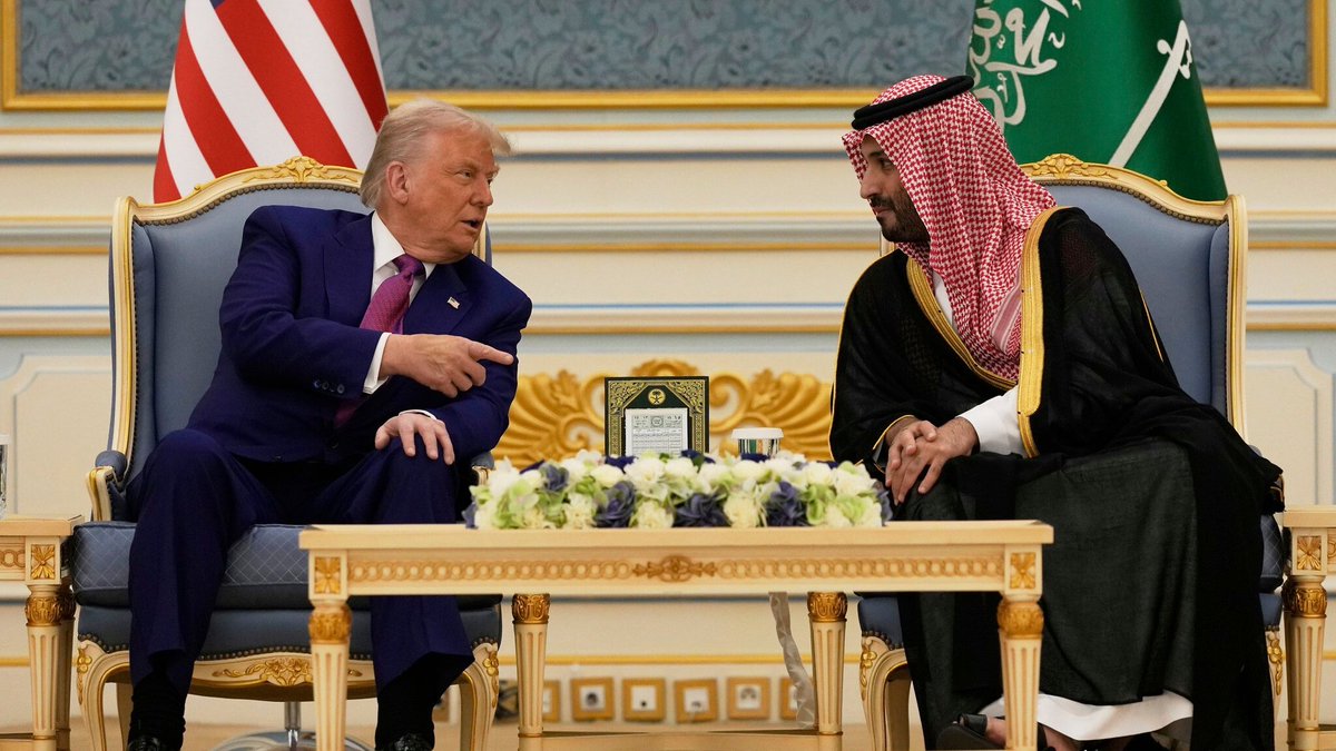 WhaleInsider's tweet photo. JUST IN: 🇺🇸🇸🇦 U.S. set to approve first sales of advanced AI chips to Saudi Arabia. https://t.co/BFNO2XQfn5