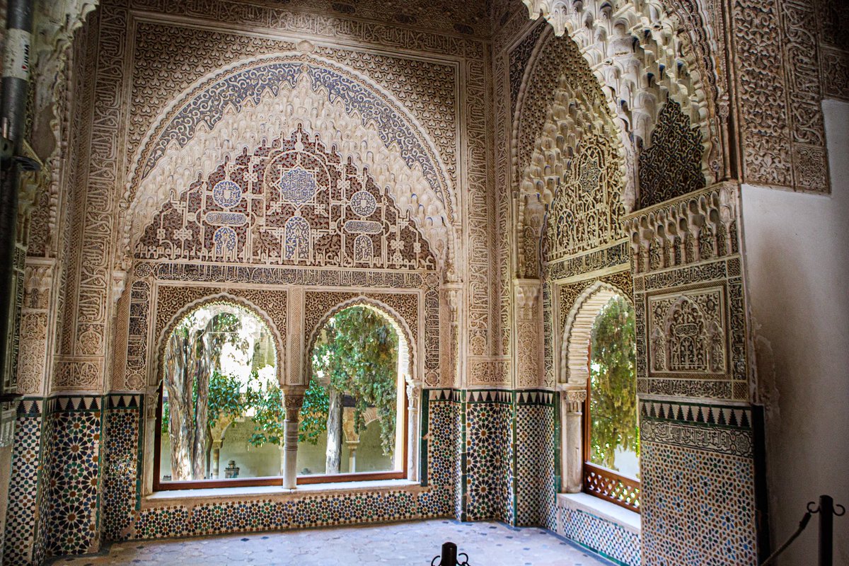 akr_tkn's tweet image. Windows that make me stop walking [Alhambra]