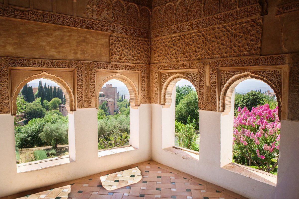 akr_tkn's tweet image. Windows that make me stop walking [Alhambra]