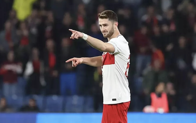 Milli takımda sarı kart numarası yaptın ya sanada helal olsun neden bizde oynayan birtane düzgün adam olmaz diyen fblilerle konustum bugün!

ismail yüksek `lerde....