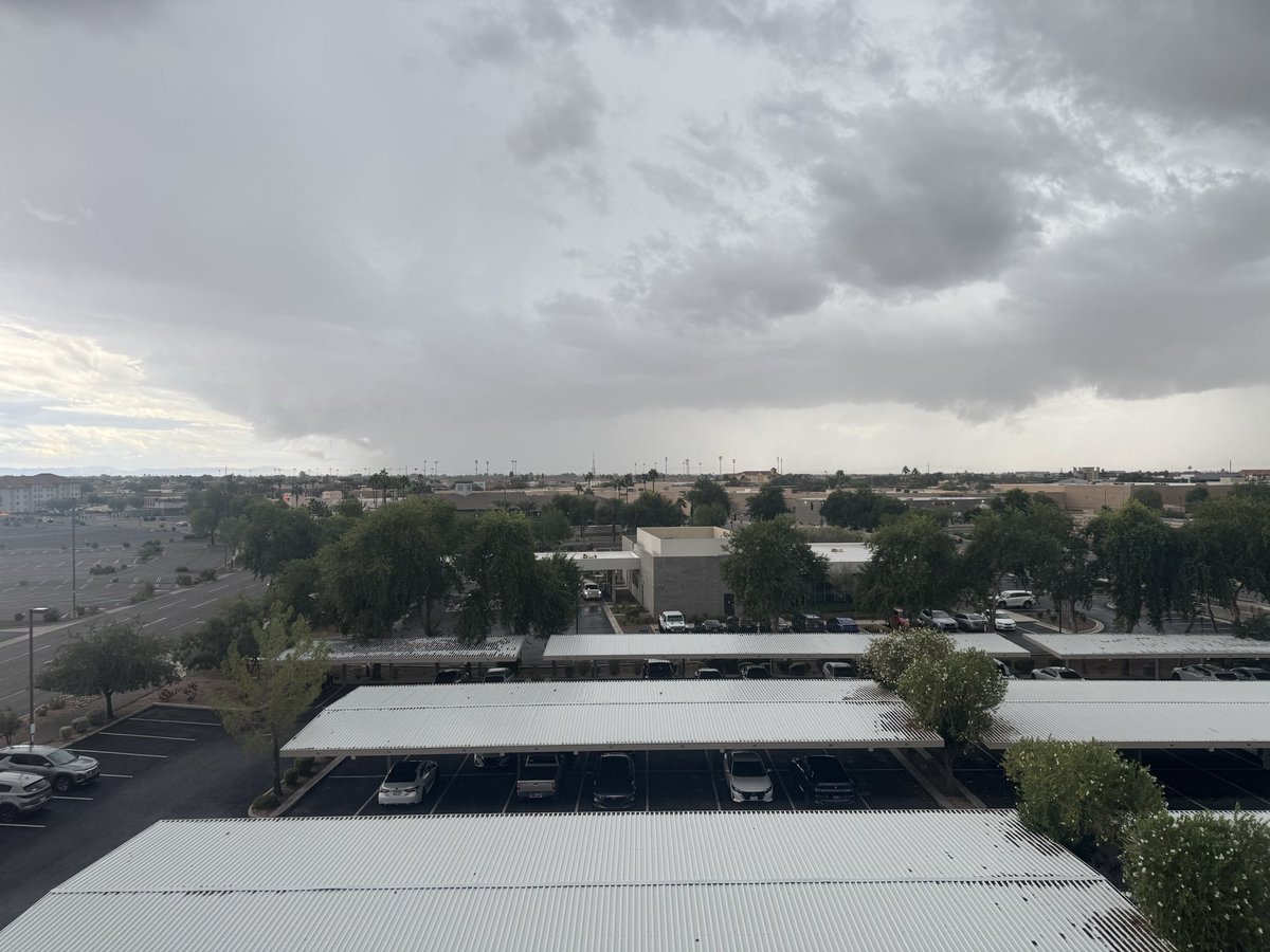 ReedDeusterman's tweet photo. #azwx We have rotation in Glendale @NWSPhoenix https://t.co/DWcIeEAf5r