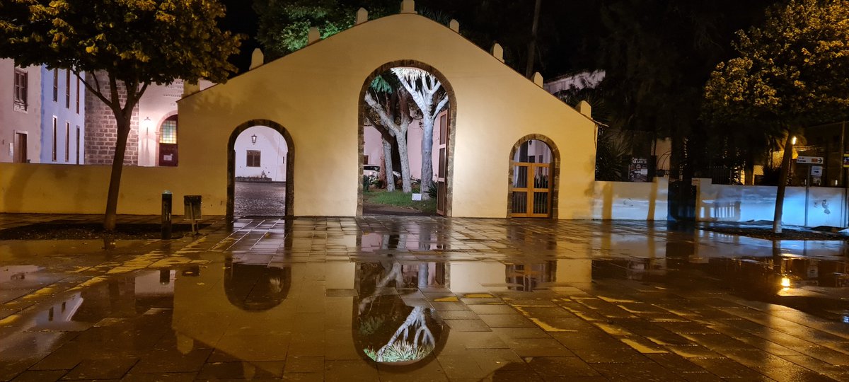 El reflejo es bonito, pero no tiene gracia tener que cruzar una piscina olímpica.