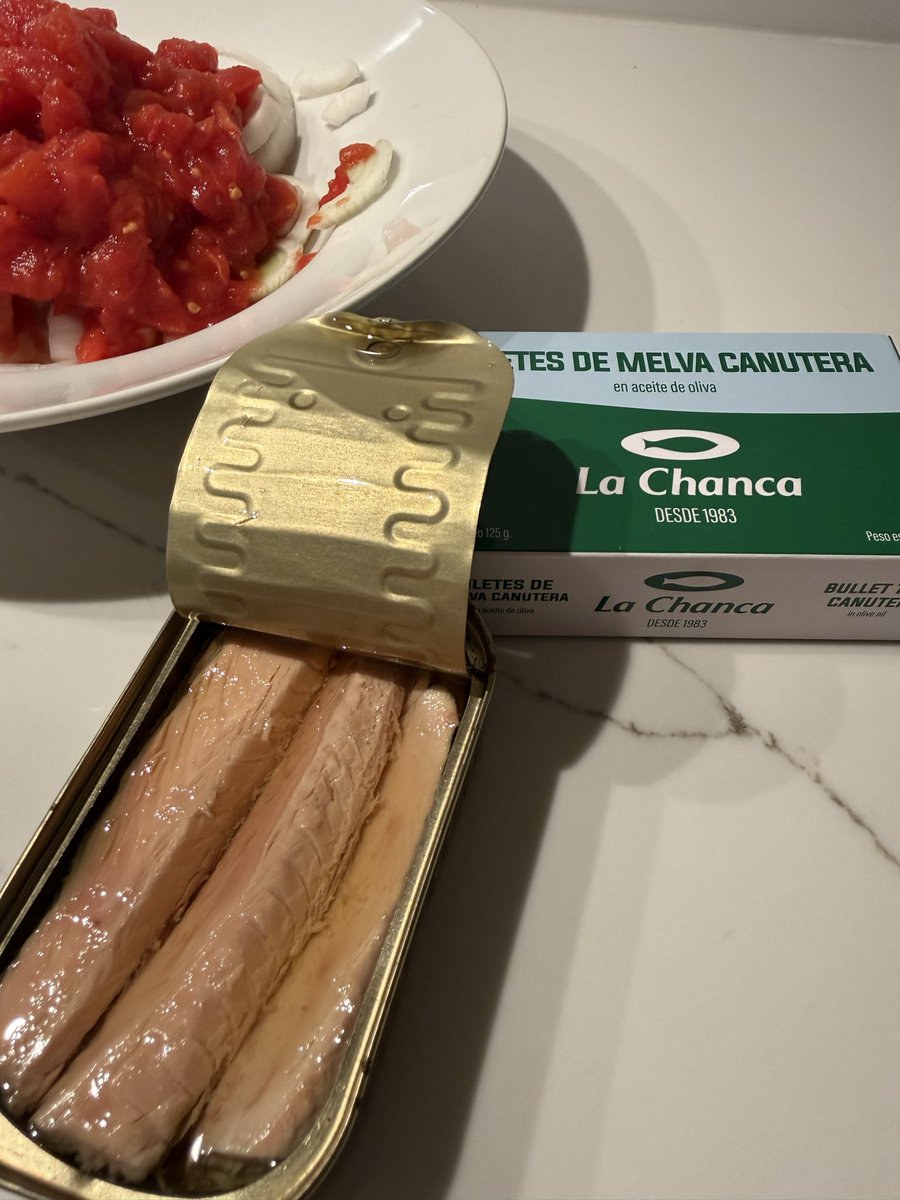 calidadenlatada's tweet photo. El mejor #sabor de las costas de #Cádiz te lo ofrece la #melva canutera en #aove de #LaChanca. La textura y calidad que buscas en un producto que acompaña tus mejores platos. Disfrútalo con familia y amig@s.
#calidadenconserva #gourmet #foodie #comersano #ciudadreal #toledo https://t.co/W4ywvcWoL3