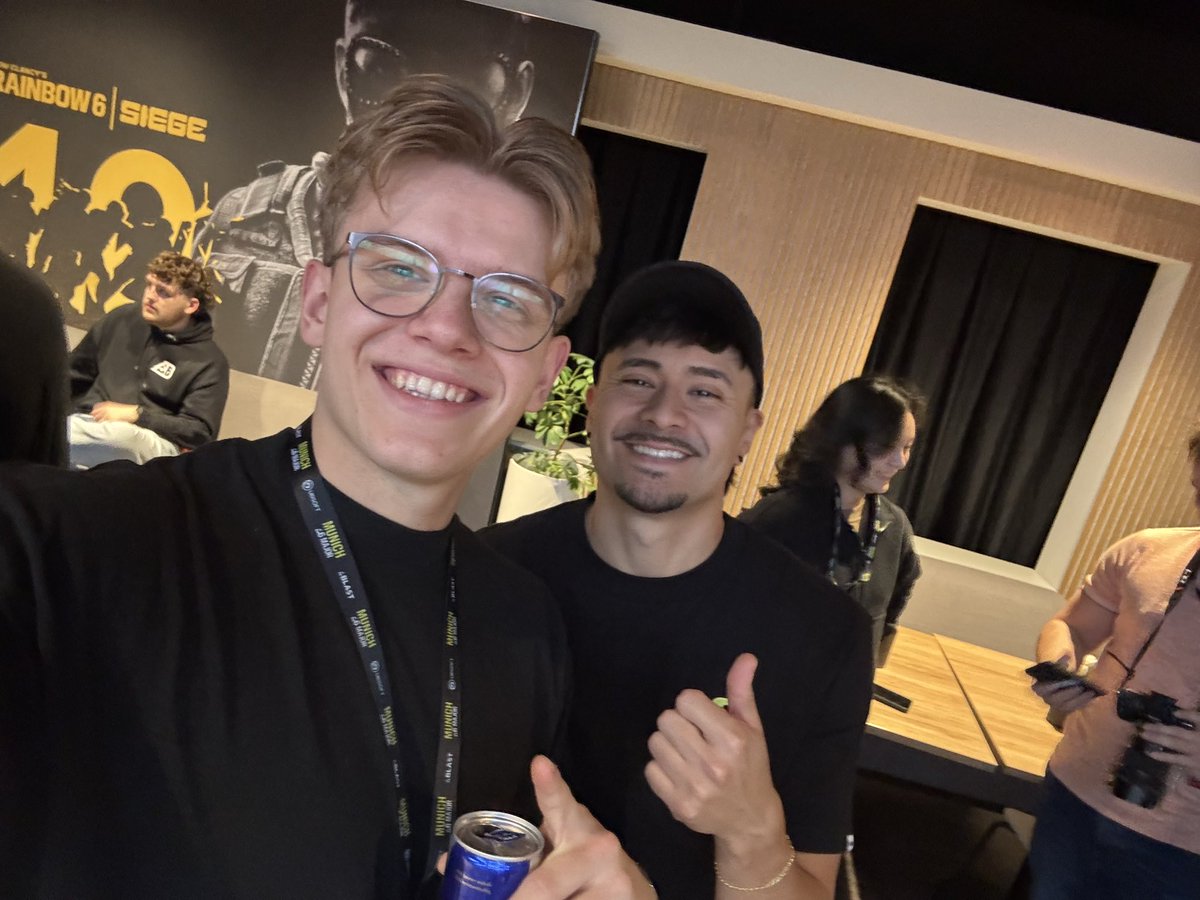 ZuffizYt's tweet image. 🧵Munich Major Thread🧵

The #Munichmajor was a SICK second siege event for me. Met so many sick people, and I can’t WAIT for the next one! 

(If we took a photo please put it in the comments🫶)