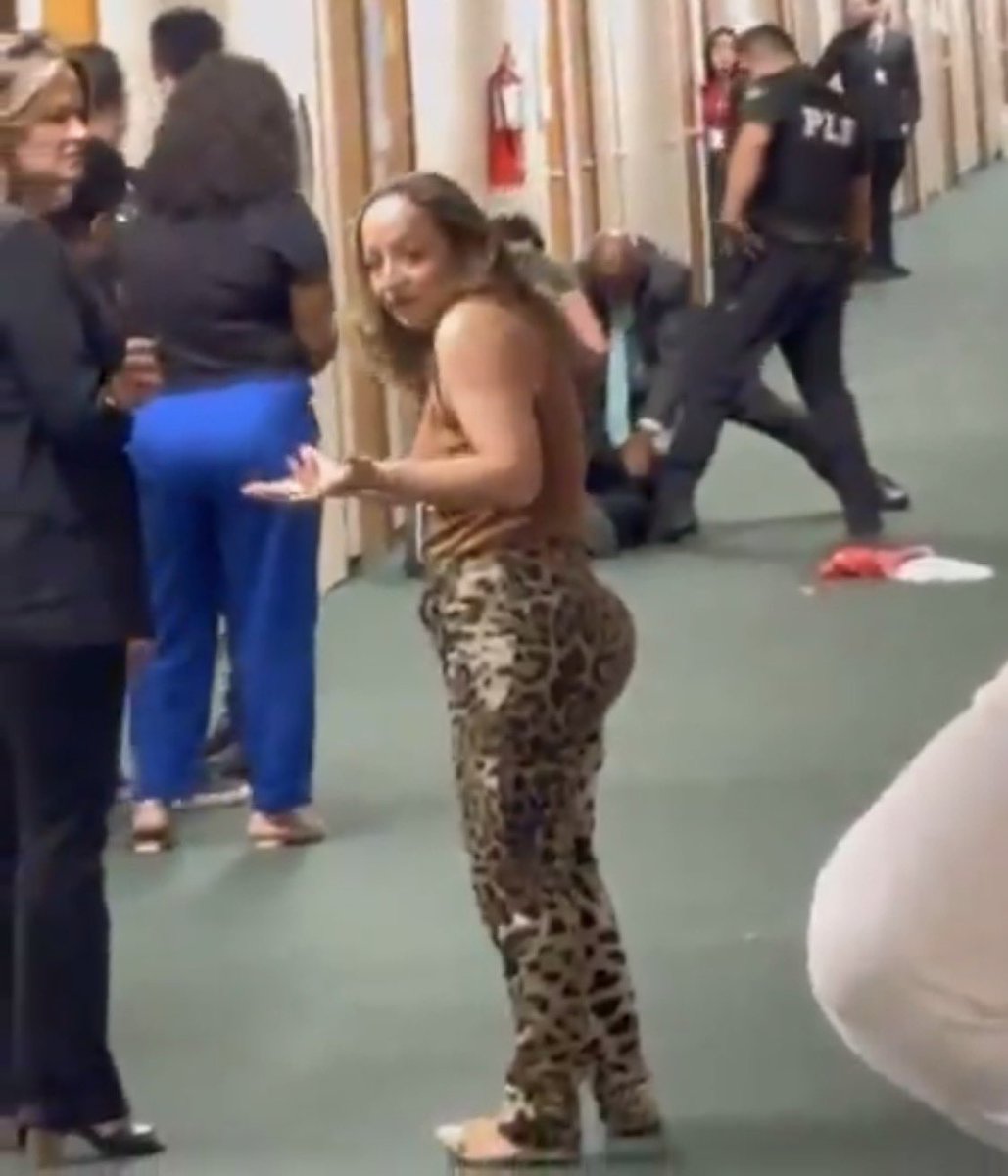 JeanneDarc's tweet image. 