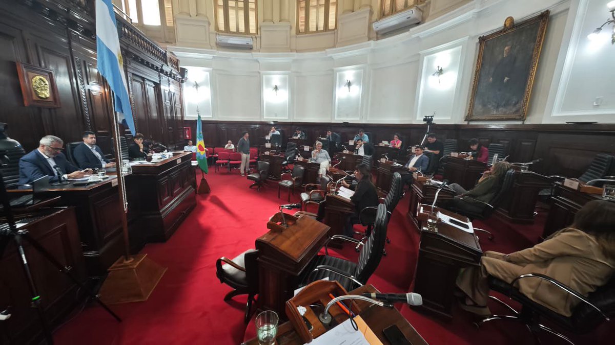 Hacia una ciudad más sustentable, verde y con menos impuestos

Una gran noticia para el sector productivo de la ciudad. Hoy en el Concejo Deliberante convertimos en ordenanza nuestro proyecto para fomentar las energías limpias.

Abro hilo. 🧵 🪡