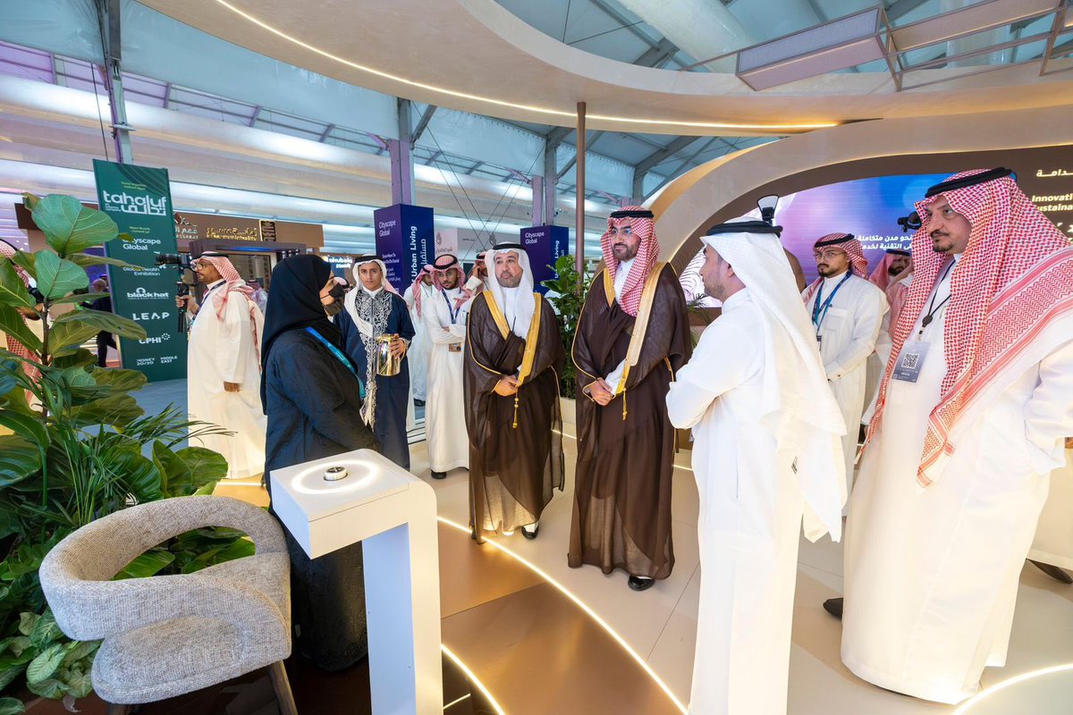 تشرفنا بزيارة معالي نائب وزير الرياضة الأستاذ بدر القاضي <a href="/balkadi/">بدر بن عبدالرحمن القاضي</a> لمعرض #سيتي_سكيب_العالمي 2025، حيث اطّلع على أبرز المشاريع في مجال التطوير الحضري، والمشاريع السكنية، وحلول المدن الذكية التي تعكس رؤية المملكة في بناء مدن مستقبلية أكثر ابتكارًا وحيوية.