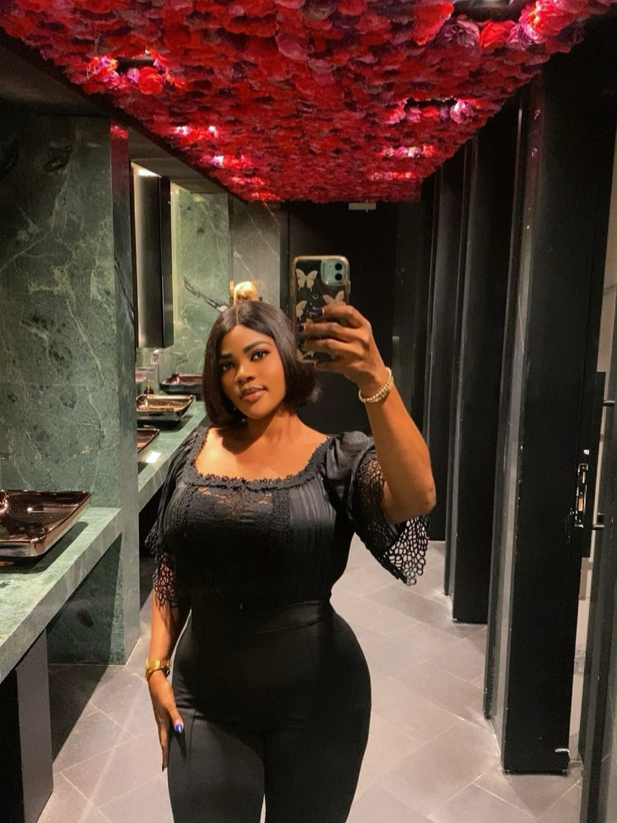 Livianajade's tweet image. Every woman you look at, is a garden... She bares fruit and also has weeds; Some are even more than others. 

Well as a man, it is up to you to choose IF you want to keep the garden as it is and &apos;tiptoe&apos; around the weeds so you can pluck the fruits, which is the bare-minimum, OR…