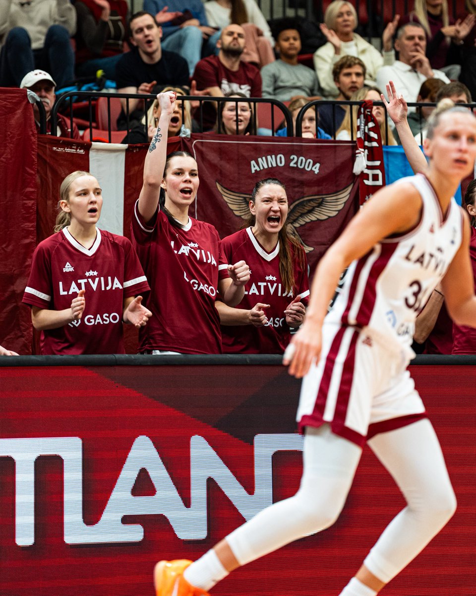 basketbols's tweet photo. 👏 Paldies, ka šajos svētkos bijāt kopā ar mums un sarūpējāt lielisku atmosfēru! 🫶

🇱�� Latvijas sieviešu valstsvienība 2027. gada Eiropas čempionāta kvalifikācijas mačā pārliecinoši sakauj kaimiņienes no 🇪🇪 Igaunijas 89:47.
#TrīsZvaigznes | #EuroBasketWomen https://t.co/R93ZxzX4on