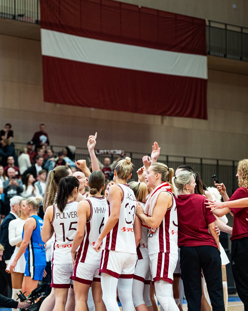 basketbols's tweet photo. 👏 Paldies, ka šajos svētkos bijāt kopā ar mums un sarūpējāt lielisku atmosfēru! 🫶

🇱�� Latvijas sieviešu valstsvienība 2027. gada Eiropas čempionāta kvalifikācijas mačā pārliecinoši sakauj kaimiņienes no 🇪🇪 Igaunijas 89:47.
#TrīsZvaigznes | #EuroBasketWomen https://t.co/R93ZxzX4on