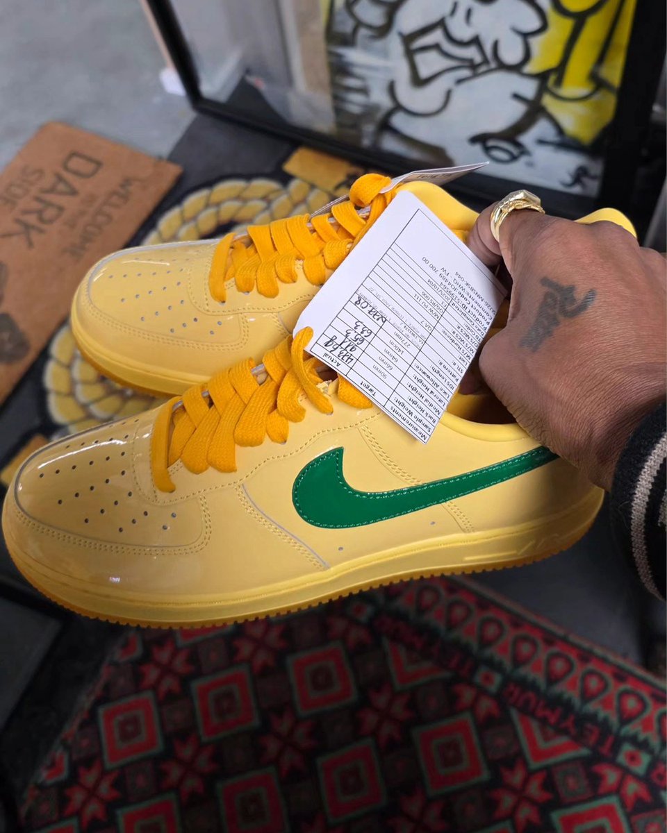 Patta co-founder Edson Sabajo shares a first look at the Nike Air Force 1 "Topaz Gold" ✨

🗓️ Summer 2026
🏷️ $120