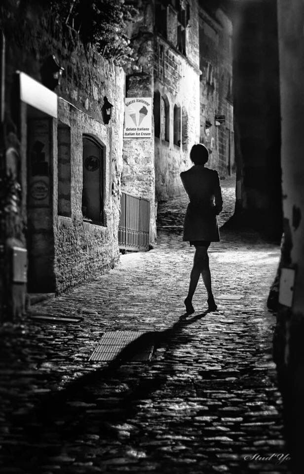 #hoiniziatoA
"non sprecare i messaggi 
con chi non li legge. 
Non sprecare le parole 
con chi non le ascolta. 
Non sprecare la tua vita 
con chi non la merita"
🤍🖤