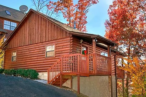 CabinsUSA's tweet image. Are you in the mood for a romantic getaway but don&apos;t know your options? Check out our selection of honeymoon cabins for the perfect couple&apos;s retreat. #honeymooncabin #pigeonforge #sevierville #wearsvalley #romanticgetaway #couplesgetaway

cabinsusa.com/smoky-mountain…