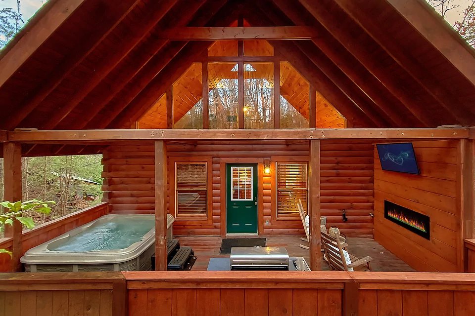 CabinsUSA's tweet image. Are you in the mood for a romantic getaway but don&apos;t know your options? Check out our selection of honeymoon cabins for the perfect couple&apos;s retreat. #honeymooncabin #pigeonforge #sevierville #wearsvalley #romanticgetaway #couplesgetaway

cabinsusa.com/smoky-mountain…