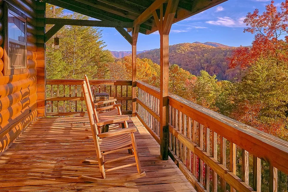 CabinsUSA's tweet image. Are you in the mood for a romantic getaway but don&apos;t know your options? Check out our selection of honeymoon cabins for the perfect couple&apos;s retreat. #honeymooncabin #pigeonforge #sevierville #wearsvalley #romanticgetaway #couplesgetaway

cabinsusa.com/smoky-mountain…