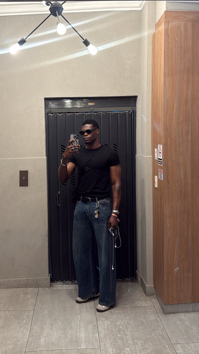 geniusyinka's tweet image. another day looking fly