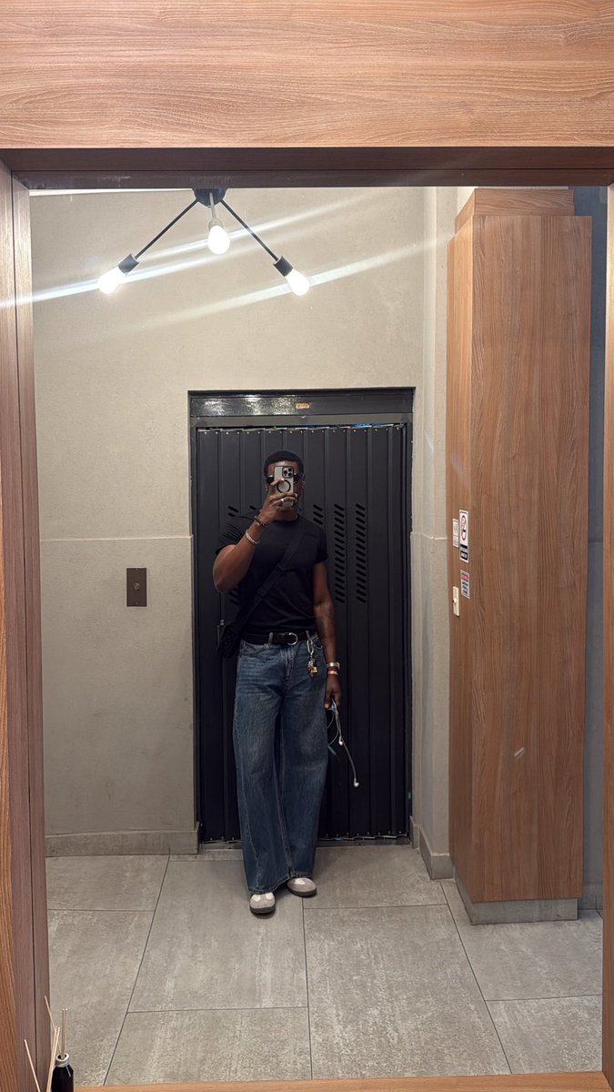 geniusyinka's tweet image. another day looking fly