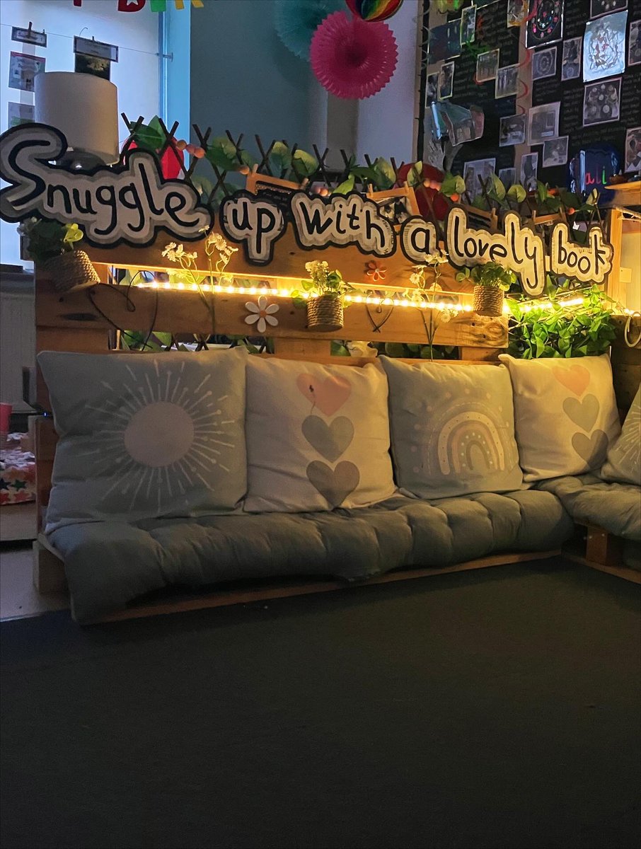 JennyPennys's tweet image. Another calm, welcoming space for reading, relaxing, and nurturing a love of stories in this Reception class 💚 #eyfsclassroom #reading #readingarea #eyfsideasuk
