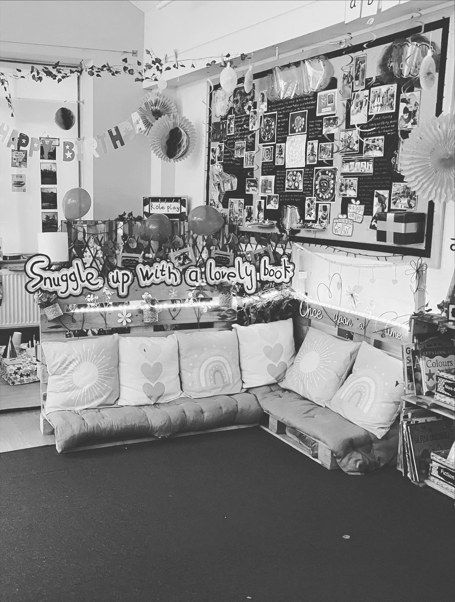 JennyPennys's tweet image. Another calm, welcoming space for reading, relaxing, and nurturing a love of stories in this Reception class 💚 #eyfsclassroom #reading #readingarea #eyfsideasuk