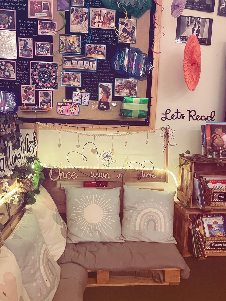 JennyPennys's tweet image. Another calm, welcoming space for reading, relaxing, and nurturing a love of stories in this Reception class 💚 #eyfsclassroom #reading #readingarea #eyfsideasuk