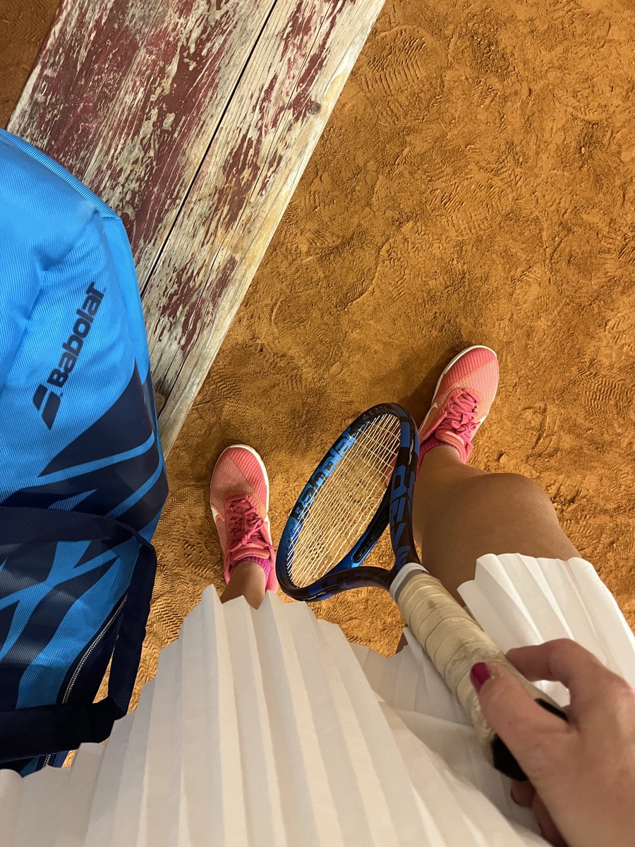Sararunning's tweet image. Sensibilità tennistica.il tocco, il controllo della palla ma anche l’atteggiamento mentale che è importantissimo…mi affascina e mi coinvolge sempre più questo sport🎾😊 #tennislover #mind