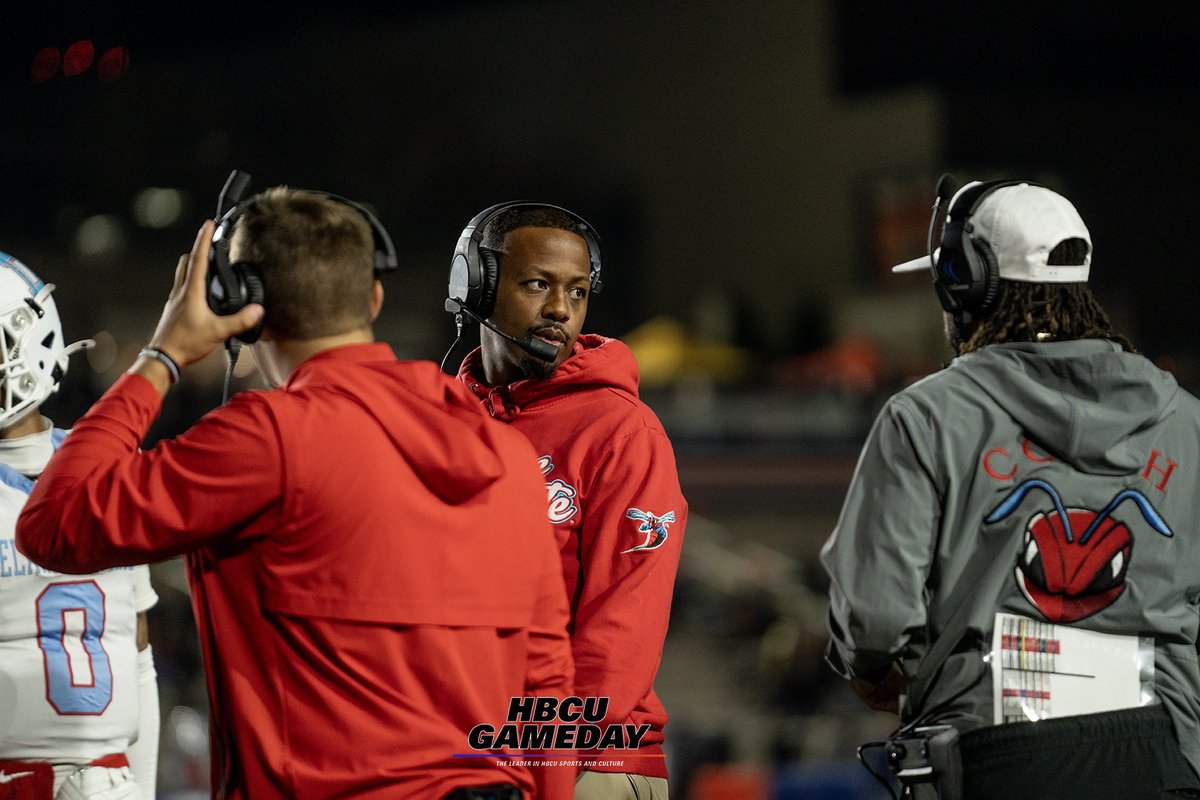 Before he took the <a href="/DelSt_Football/">Delaware State FB</a> job, <a href="/Nemo_Washington/">Coach Washington</a> asked New England Patriots coach Mike Vrabel if leaving the NFL was a mistake. 

Less than a year later he is running an offense on the verge of making history: hbcugameday.com/2025/11/18/nem…