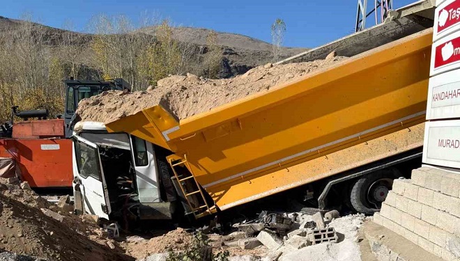 Van’da Muradiye İlçesi'nde trafik kazası: 3 yaralı
gazetevan.com/haber/muradiye…
#van #vanhaber