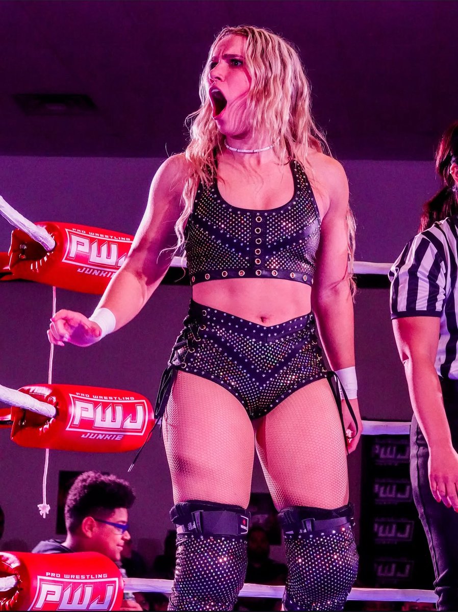 sorry, i was busy doing center of attention things 🤪

crazy weekend from NYC-> Long Island -> New Jersey -> Boston -> Rhode Island!

i had so much fun and im so honored to be apart of history last night crowning the new <a href="/WWEID/">WWE ID</a> women's champion. 
although i didn't walk out on