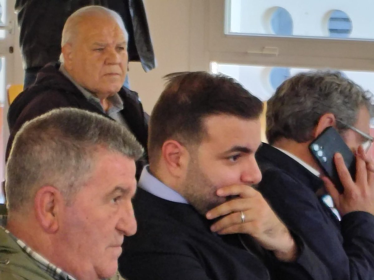 .<a href="/sedrakbusiness/">Sedrak Petrosyan</a> va reaparèixer aquest dimarts a Sta Coloma i va dir que el cas Badalona Futur-Som Maresme està en mans del TCE. Per cert, encara no ha tancat cap negociació amb la <a href="/eeguineueta/">EE Guineueta</a> 

#futbolcat
