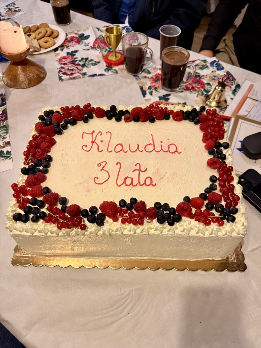 Moja znajoma, Klaudia ma dziś 3 lata trzeźwości. To dowód, że można podnieść się i żyć. Jeśli jeszcze cierpisz, nie poddawaj się. Pomoc jest bliżej, niż myślisz. Nie musisz iść tą drogą sam. Każdy z nas miał swój pierwszy dzień, pełen strachu, chaosu i pytań bez odpowiedzi. Ale