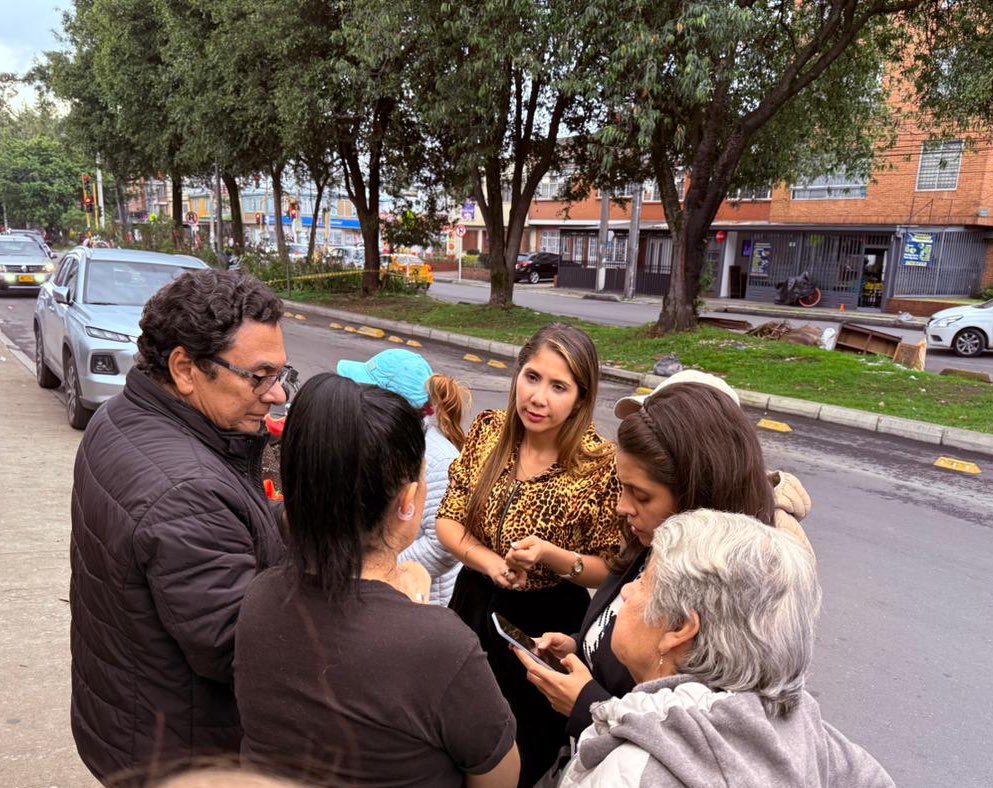 LinaPinzonAr's tweet photo. #BosquePopular 🔎
En compañía de la comunidad, continuamos en un diálogo constante por medio de mesas de trabajo, para hacer seguimiento a las obras y compromisos adquiridos por el @AcueductoBogota en el sector.
Agradecemos a nuestros líderes por su participación. @PartidoMIRA https://t.co/m1Voqgws0G