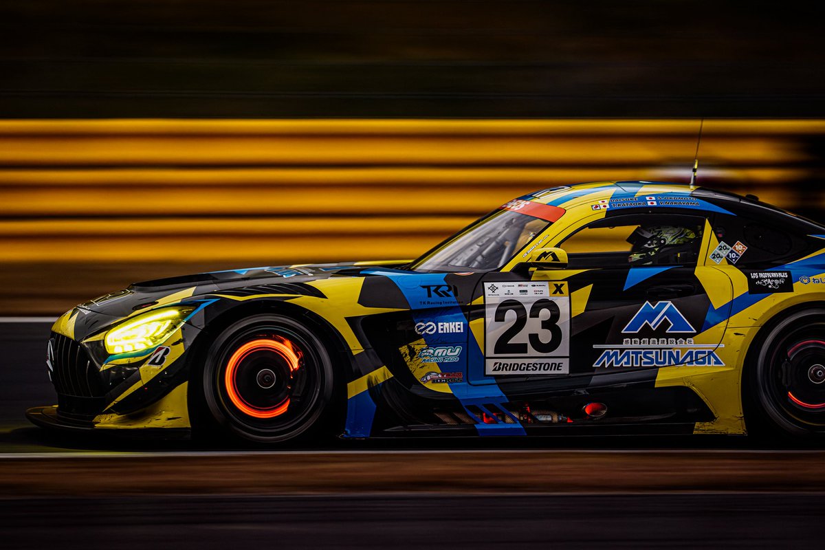 駆ける。。駆ける。。超絶品ドウダンツツジ。 削れて飛び散るブレーキ🔥 相も変わらずかっこいいマシン😍 ST-X 23