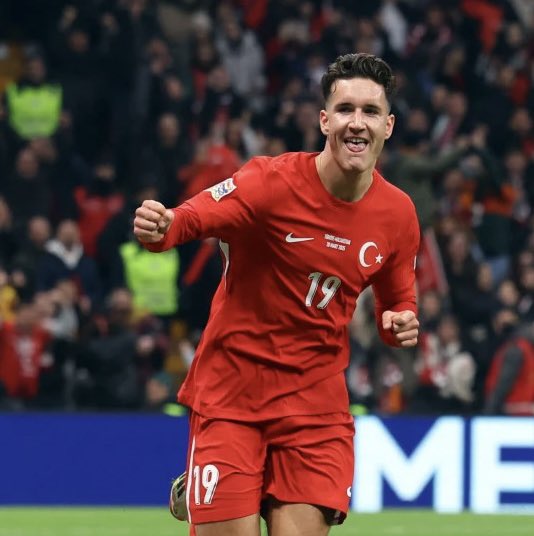 Kerem Aktürkoğlu Bulgaristan'a karşı 90 dk santrfor oynayıp gol atamadı, 21 yaşında Deniz Gül İspanya'ya 45 dk da 1 gol attı. #ESPTUR #BizimÇocuklar