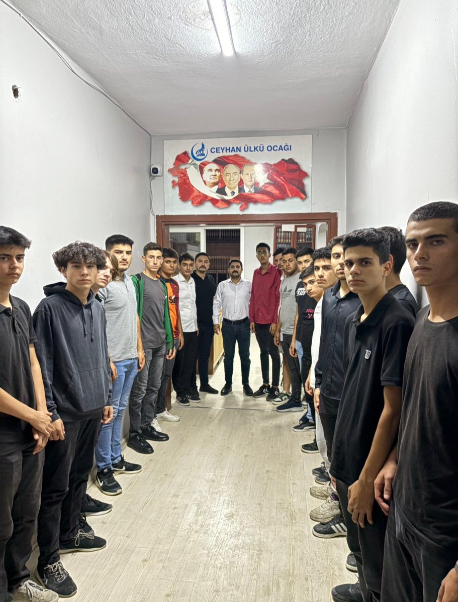 Ülkü Ocakları'nı tanımayıp tavrımızı merak edenler:
Liderimiz, "Haydi Ölüme Gidiyoruz" der, gözümüzü kırpmadan gideriz. Gerisi teferruattır.