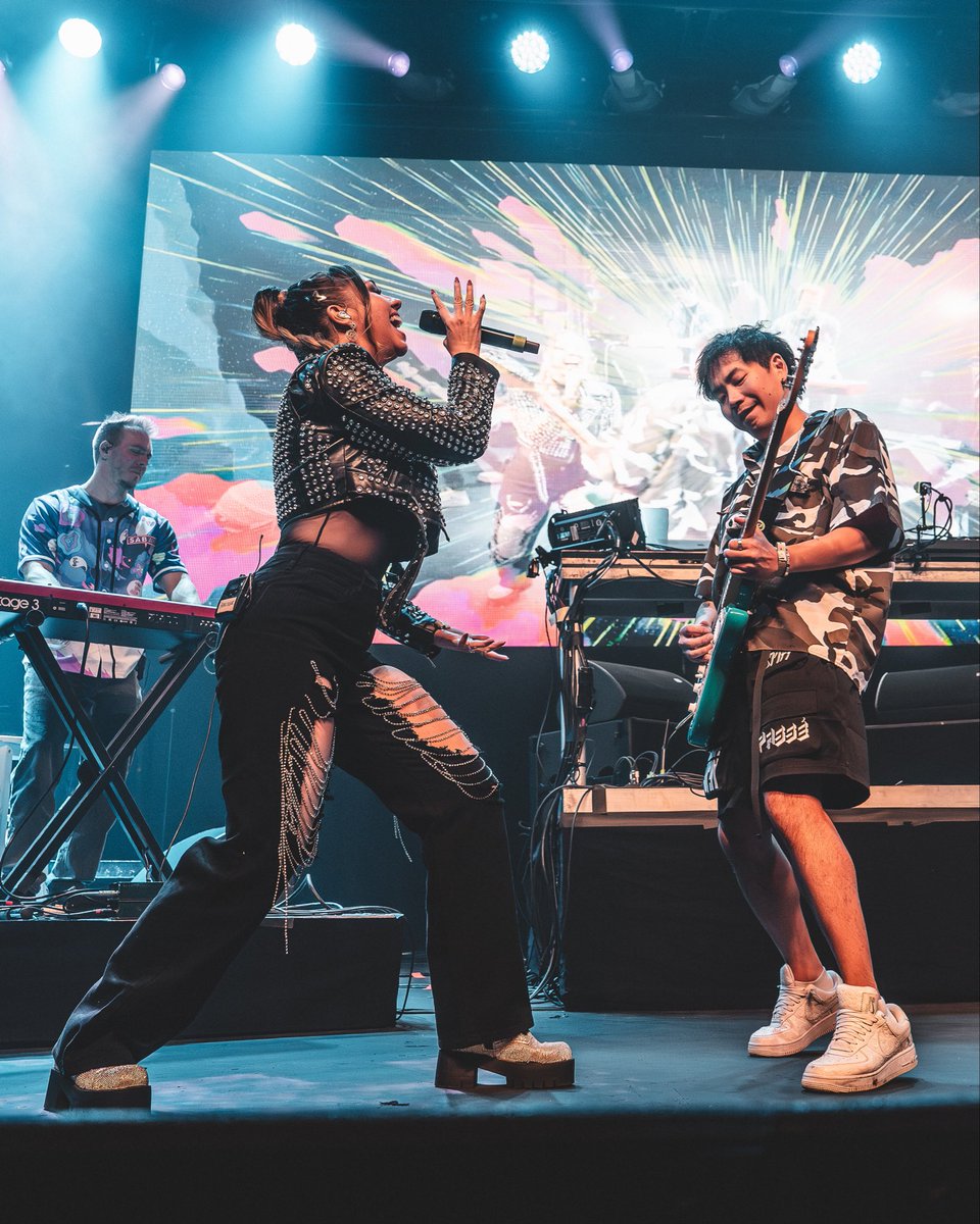 HALIENE's tweet image. What a one-of-a-kind, unforgettable night at @Terminal5NYC! ❤️Thank you for singing every word with me.🫶🏼 I even got to debut some brand new UNRELEASED music for you, in both my own set and with my good friend @sabai_music! So proud of this amazing night, and grateful for Sabai…