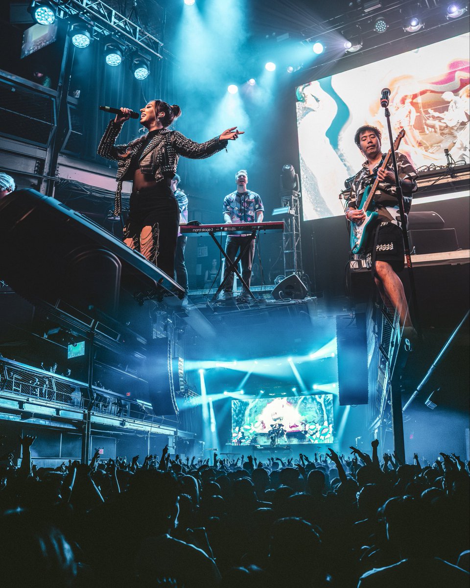 HALIENE's tweet image. What a one-of-a-kind, unforgettable night at @Terminal5NYC! ❤️Thank you for singing every word with me.🫶🏼 I even got to debut some brand new UNRELEASED music for you, in both my own set and with my good friend @sabai_music! So proud of this amazing night, and grateful for Sabai…