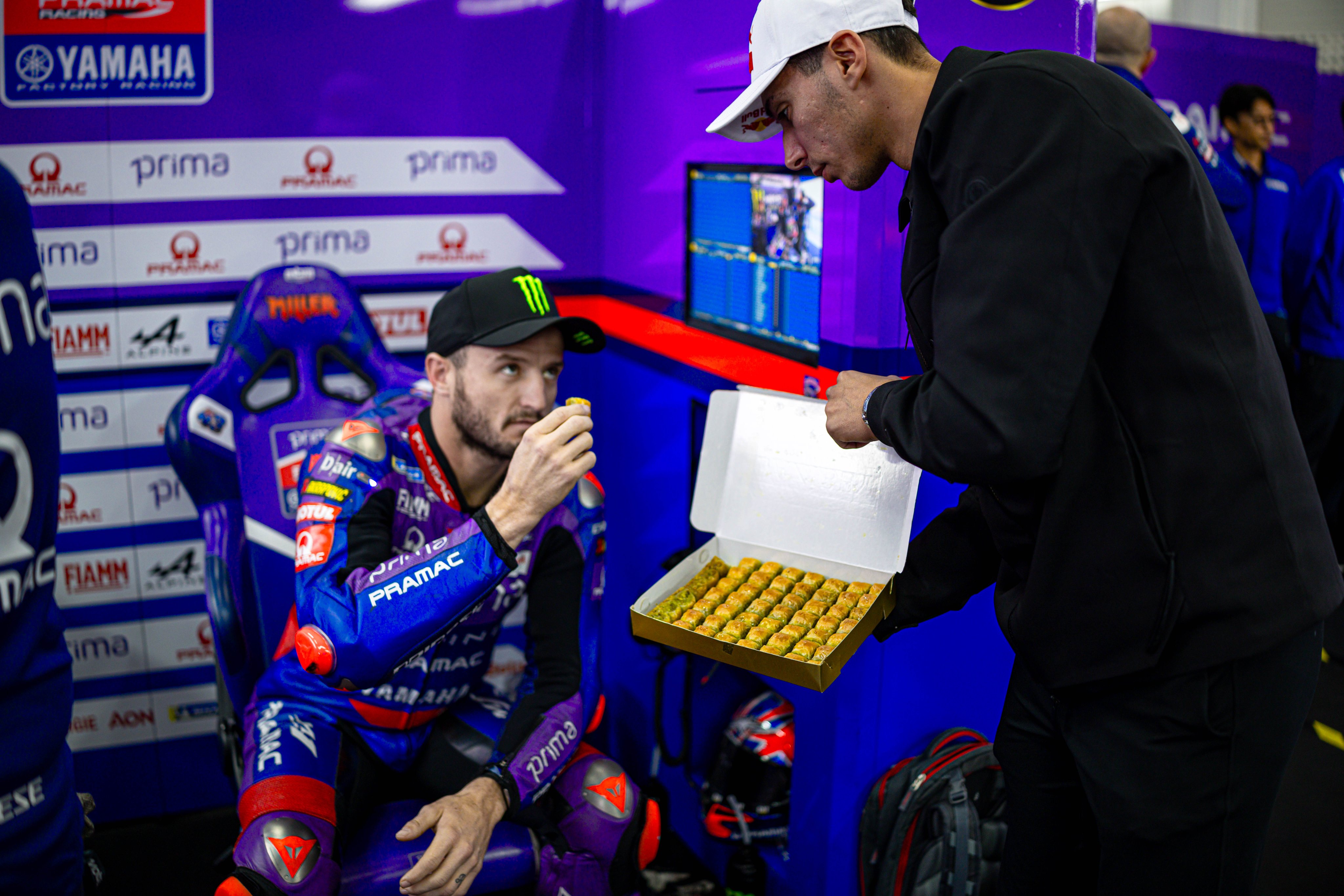 G6ELNf8XkAEeYmy?format=jpg&name=4096x409