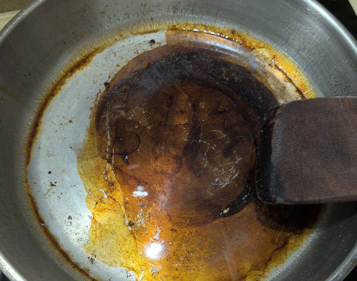 ProjectImpero's tweet image. Tried to do this and accidentally heated up the oil so much it polymerized. Trying to scratch it off feels like scratching a spatula on glass. Fun times.