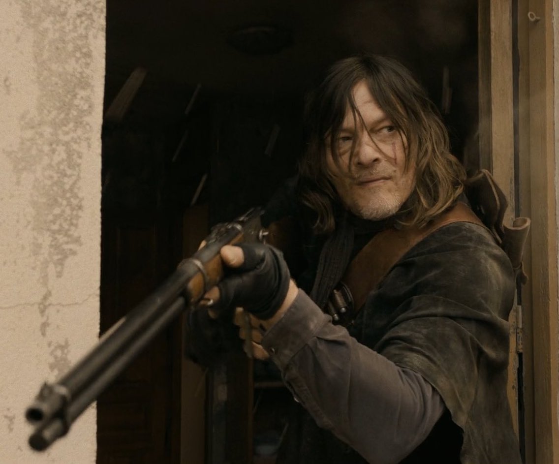 On en parle du glow up de Daryl entre la s1 de TWD et la s3 de Daryl Dixon ? Y a 15 ans qui séparent les deux photos