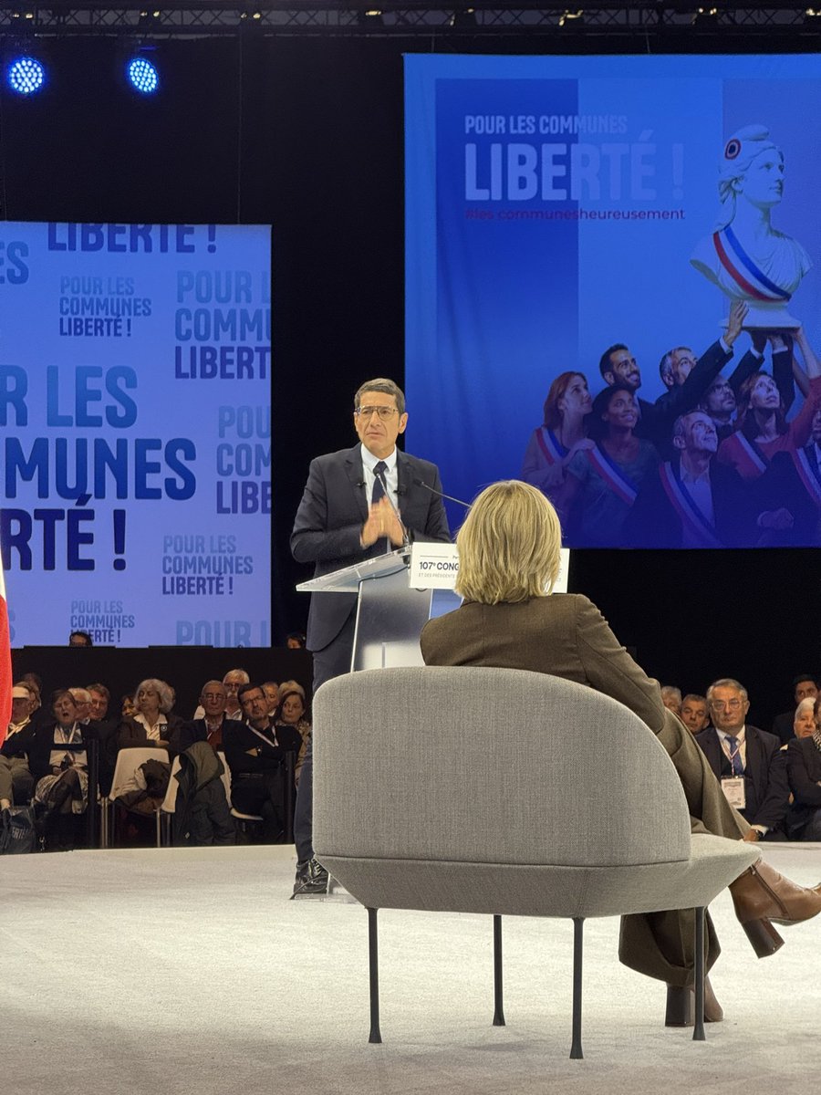julienaguin's tweet image. Beau discours d’ouverture du #congresdesmaires par @davidlisnard @PresidentAmf pour cette 107e édition. Un discours clair, fort et fédérateur autour de cette même idée : #liberté ! Oui #lescommunesheureusement cc @l_amf