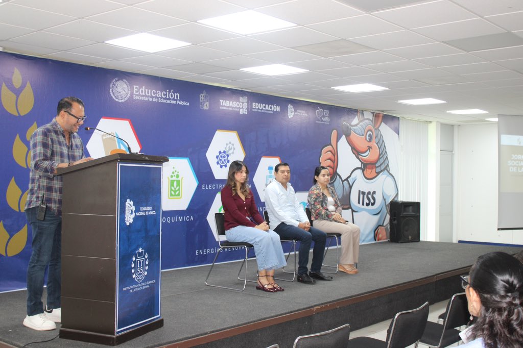 ITPETabasco's tweet image. 🏞️ Hoy el #ITPET visitó Teapa para capacitar al @Teapa_2024_2027 y al @TecNMRegionS.
🖥️ María Lisset Godínez Gómez, Subdirectora de TI, explicó el llenado y carga de formatos en el SIPOT, herramienta clave de la PNT.
#TransparenciaParaElPueblo