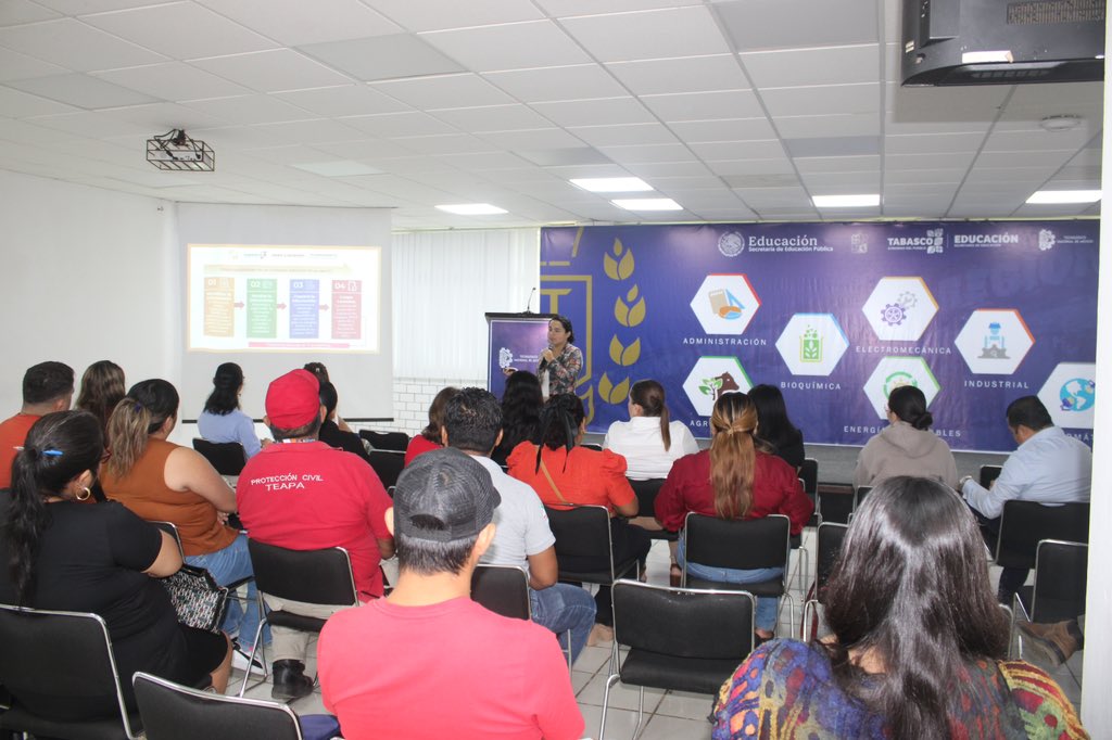 ITPETabasco's tweet image. 🏞️ Hoy el #ITPET visitó Teapa para capacitar al @Teapa_2024_2027 y al @TecNMRegionS.
🖥️ María Lisset Godínez Gómez, Subdirectora de TI, explicó el llenado y carga de formatos en el SIPOT, herramienta clave de la PNT.
#TransparenciaParaElPueblo