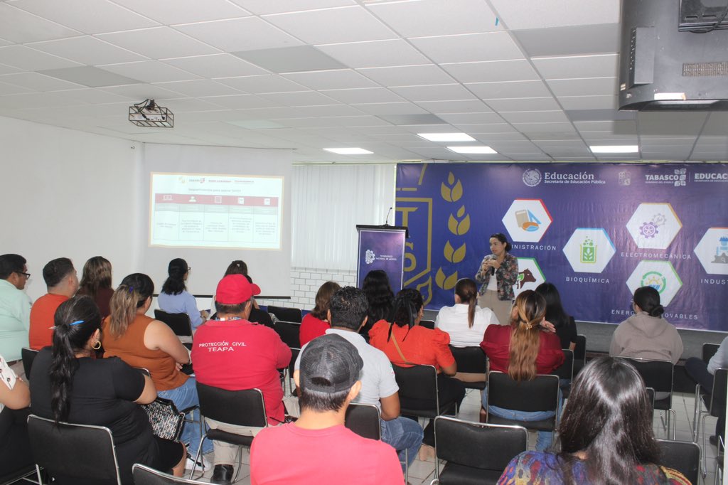 ITPETabasco's tweet image. 🏞️ Hoy el #ITPET visitó Teapa para capacitar al @Teapa_2024_2027 y al @TecNMRegionS.
🖥️ María Lisset Godínez Gómez, Subdirectora de TI, explicó el llenado y carga de formatos en el SIPOT, herramienta clave de la PNT.
#TransparenciaParaElPueblo