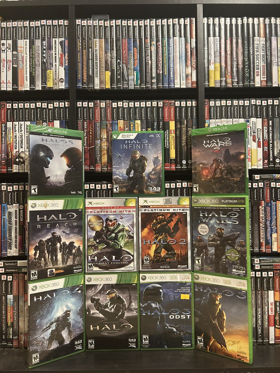 The_retro_pixl's tweet photo. The Halo collection. My personal all time favorite Halo has got to be Halo Reach. 

#Halo #Xbox #FPS #XboxLive #2000s #retro #nostalgia #moderngames #MasterCheif #classic #Microsoft https://t.co/meDWBWb6e7