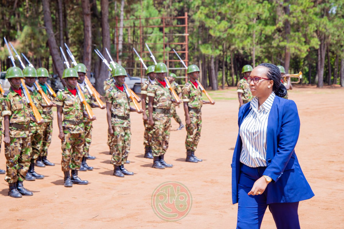 RTNBurundi's tweet image. #Burunga : la Ministre de la défense nationale et des anciens combattants  poursuit sa tournée dans les divisions militaires

Ce mardi 18 novembre 2025, dans la @burungaProvince, la Ministre de @MdnacBi, @NIJIMBEREMarie1, accompagnée du Chef de la @fdnbbi, le Général Prime