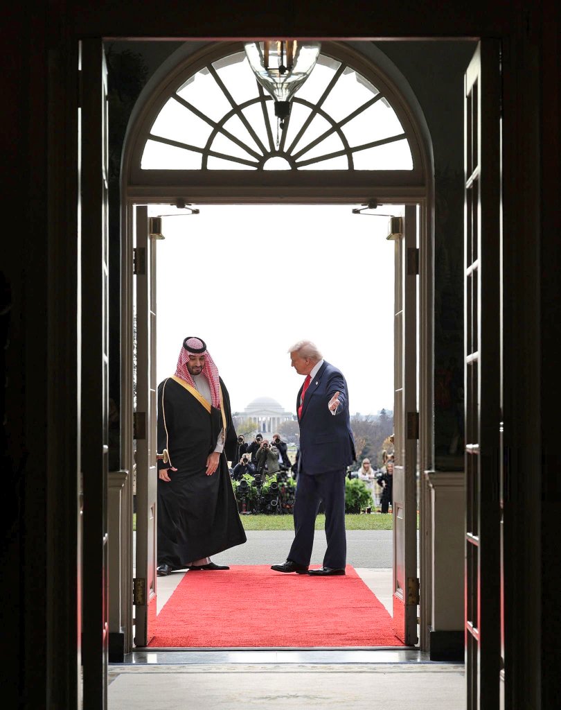 زيارة الأمير محمد بن سلمان لأمريكا
ما كانت مجرد زيارة عادية كانت عودة منتصر
بعد سنوات من الحرب الإعلامية ضده ...
ظهر بثبات وثقة وترك الإنجازات تتكلم عنه
وقف هناك بثقة رجل يعرف أنه صنع واقعًا جديدًا