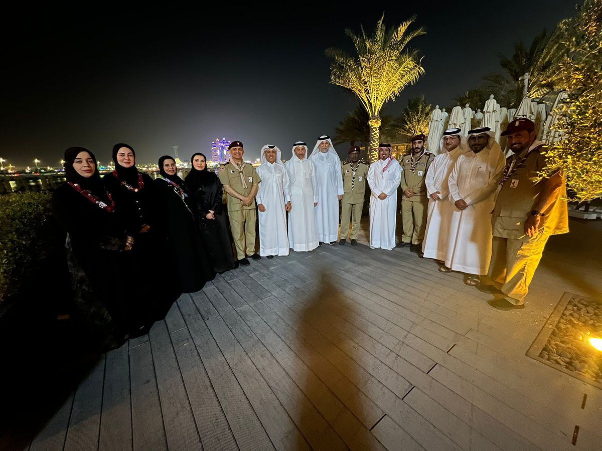 اقام سعادة الدكتور سلطان بن سالمين المنصوري سفيرا فوق العادة مفوضا لدولة قطر لدى الإمارات. مأدبة عشاء على شرف سعادة الدكتور إبراهيم بن صالح النعيمي وكيل وزارة التربية والتعليم والتعليم العالي رئيس مجلس إدارة جمعية الكشافة والمرشدات القطرية و المفوض العام لجمعية الكشافة و المرشدات