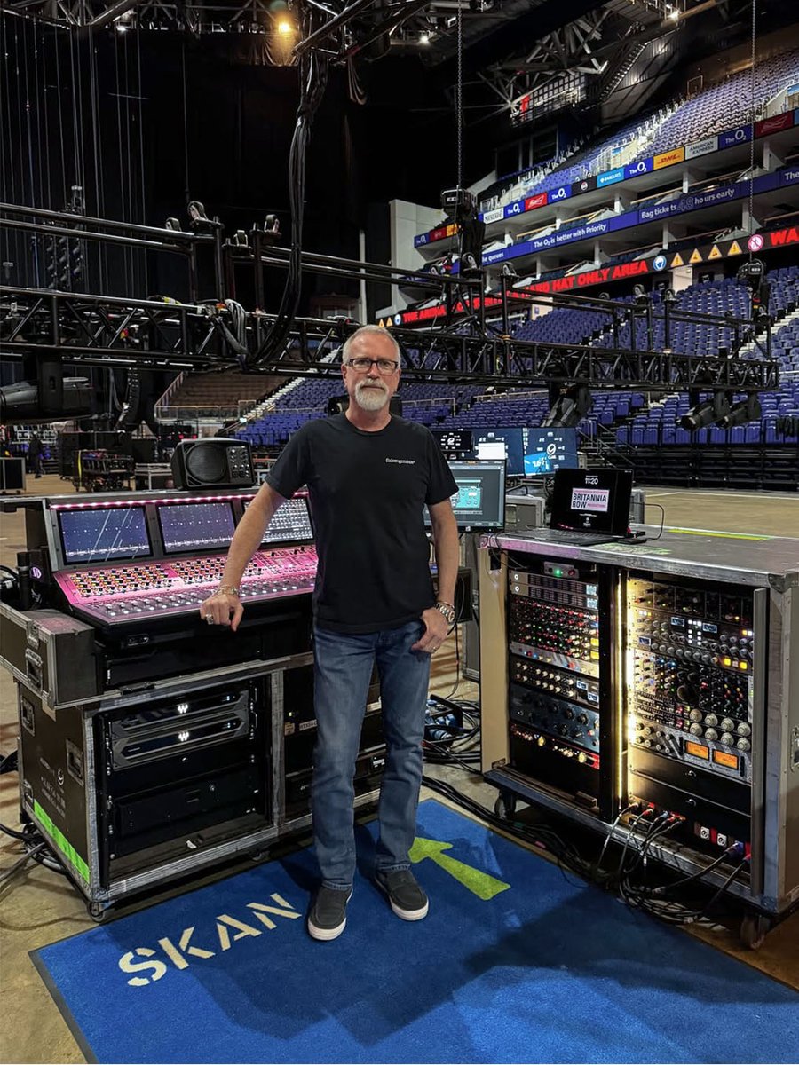 AvidLiveSound's tweet image. 🔥 Finally got his carpet!
📷 Brad Divens
▶️ avid.co/qvIs50WOcbq
 
#carpet #foh #frontofhouse #livesound #avids6l #avidlivesound #venues6l #avid #avidcreator