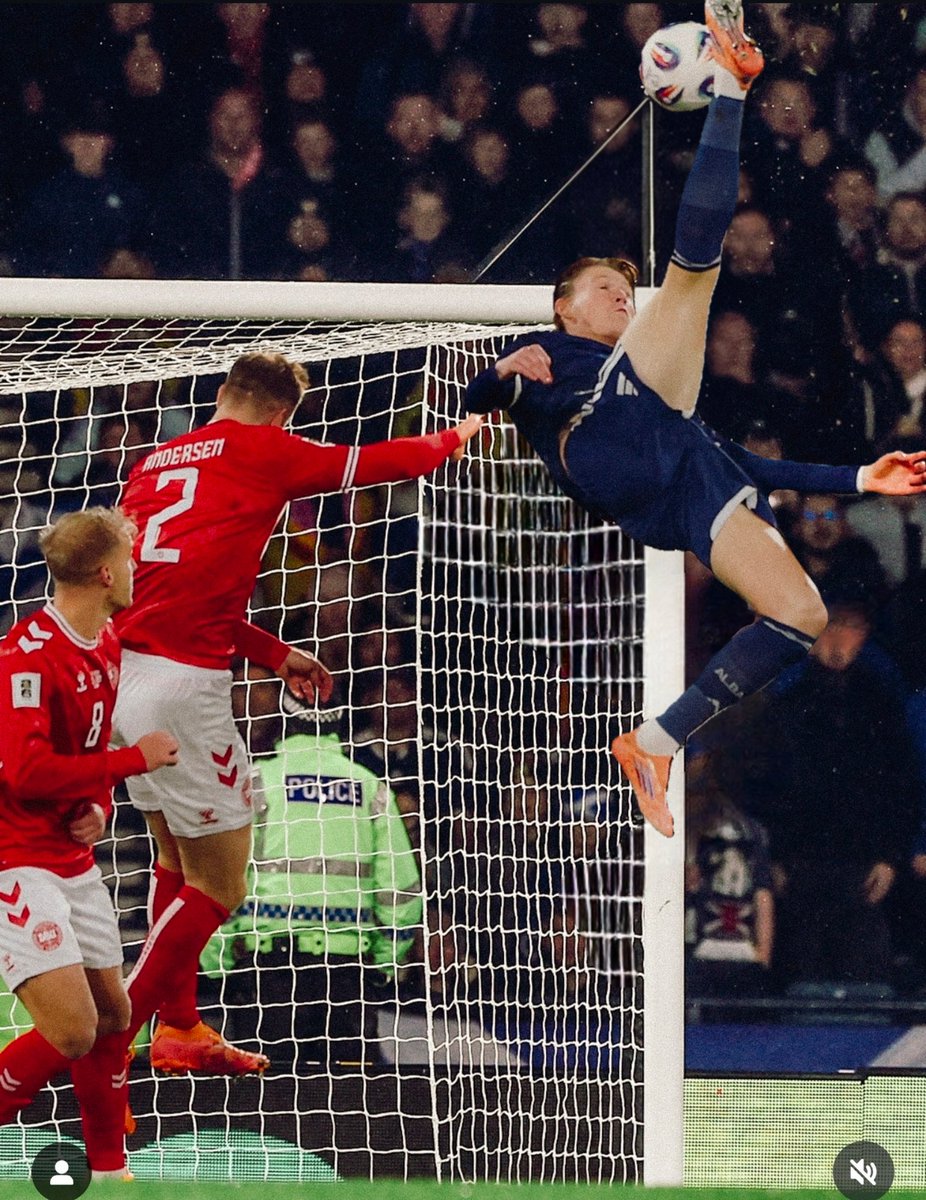 DelSouness's tweet photo. McTominay 🤯 https://t.co/gwl4uQFb0S