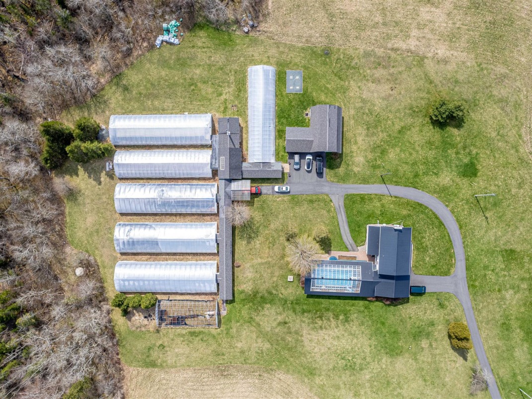 *STATE-OF-THE-ART* GREENHOUSE FOR SALE!
farmmarketer.com/listing/fm/204…

Farm Type: Greenhouse
Acreage (Total): 75 
Province: Nova Scotia
Agent: Brigitte Teleu

#Findyourdreamproperty #farmmarketer #farmrealestate #cdnfarmers #farmlifeisthebest #farm365 #greenhouse #canadarealestate